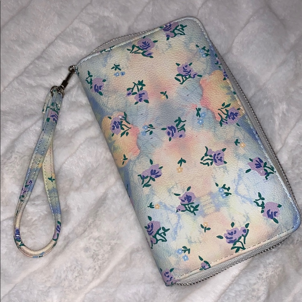 BETSEY JOHNSON Floral Pastel Wristlet Clutch